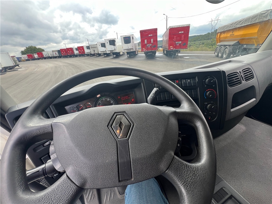 Box truck Renault D 19: picture 13 Box truck Renault D 19: picture 13