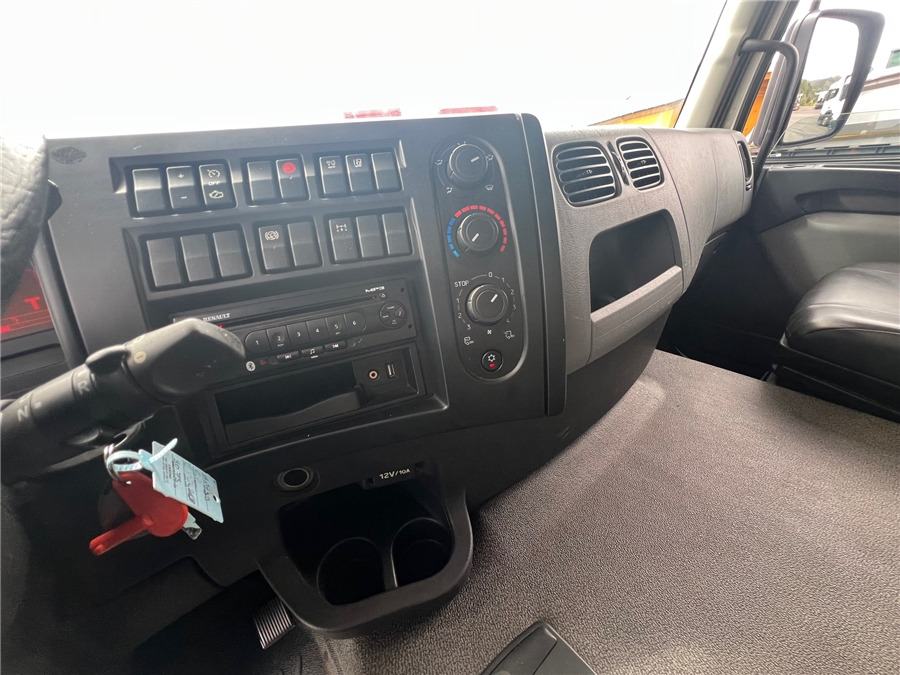 Box truck Renault D 19: picture 12 Box truck Renault D 19: picture 12