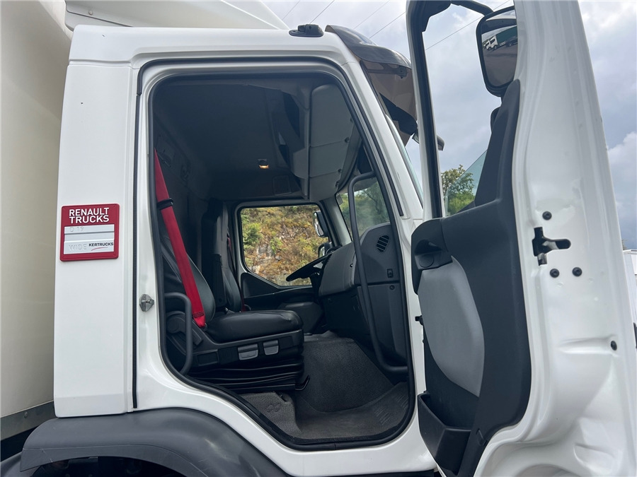 Box truck Renault D 19: picture 8 Box truck Renault D 19: picture 8