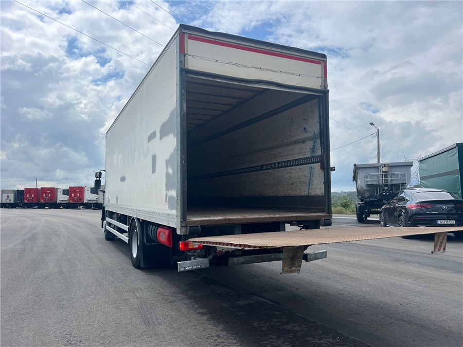 Box truck Renault D 19: picture 6 Box truck Renault D 19: picture 6