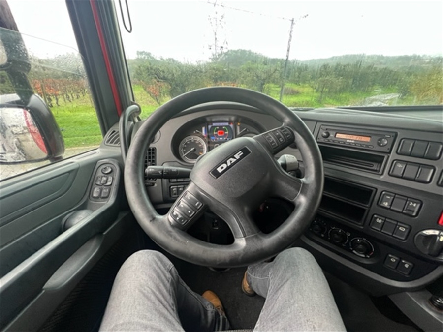 Interior photo 1: Leasing of DAF XF 105 460 DAF XF 105 460 Interior photo 1: Leasing of DAF XF 105 460 DAF XF 105 460