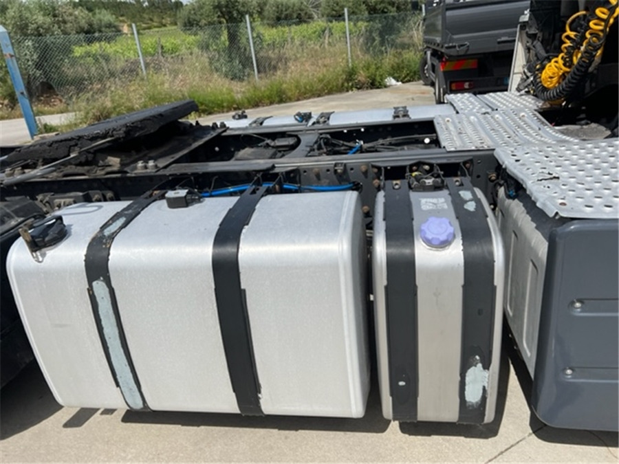 Tractor unit Renault AE 480: picture 10