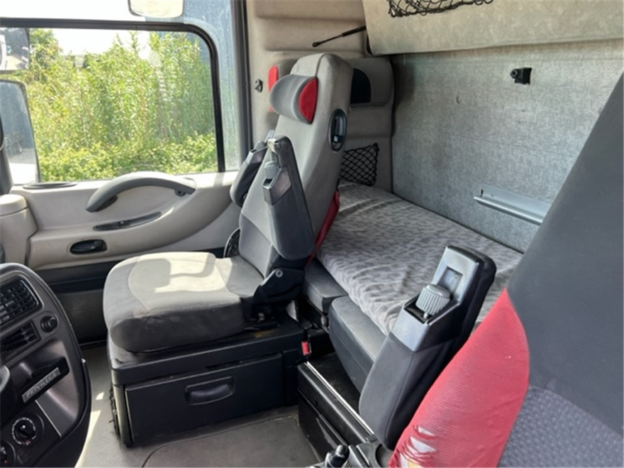 Tractor unit Renault AE 480: picture 6