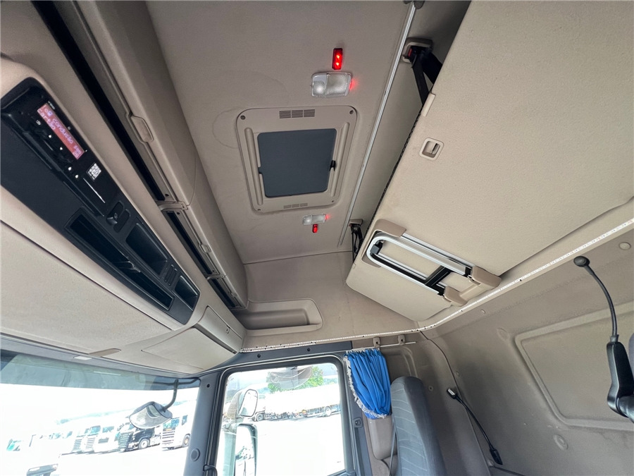 Tractor unit Scania R450: picture 17