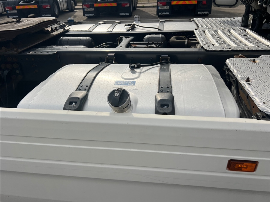 Tractor unit Scania R450: picture 9