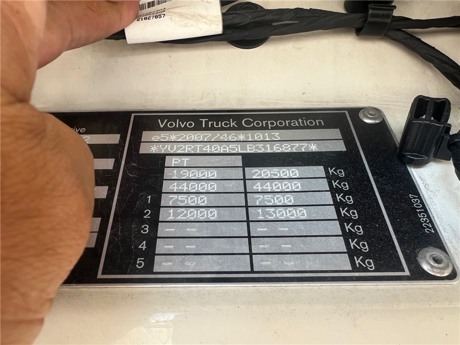 Tractor unit Volvo FH500: picture 12
