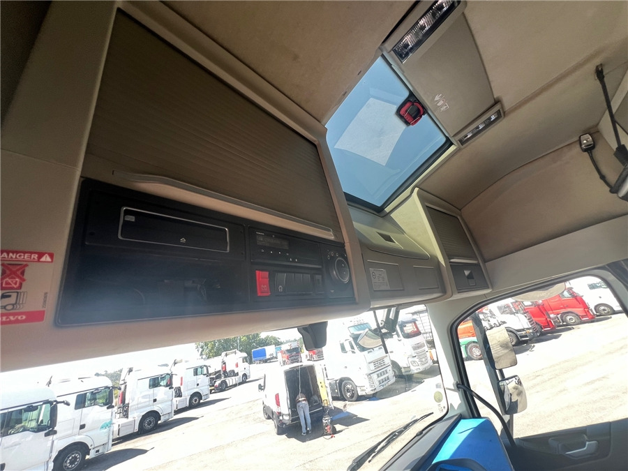 Tractor unit Volvo FH500: picture 18