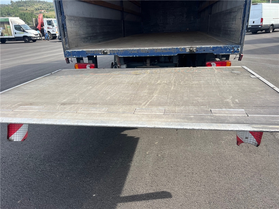 Curtainsider truck Volvo FL: picture 8