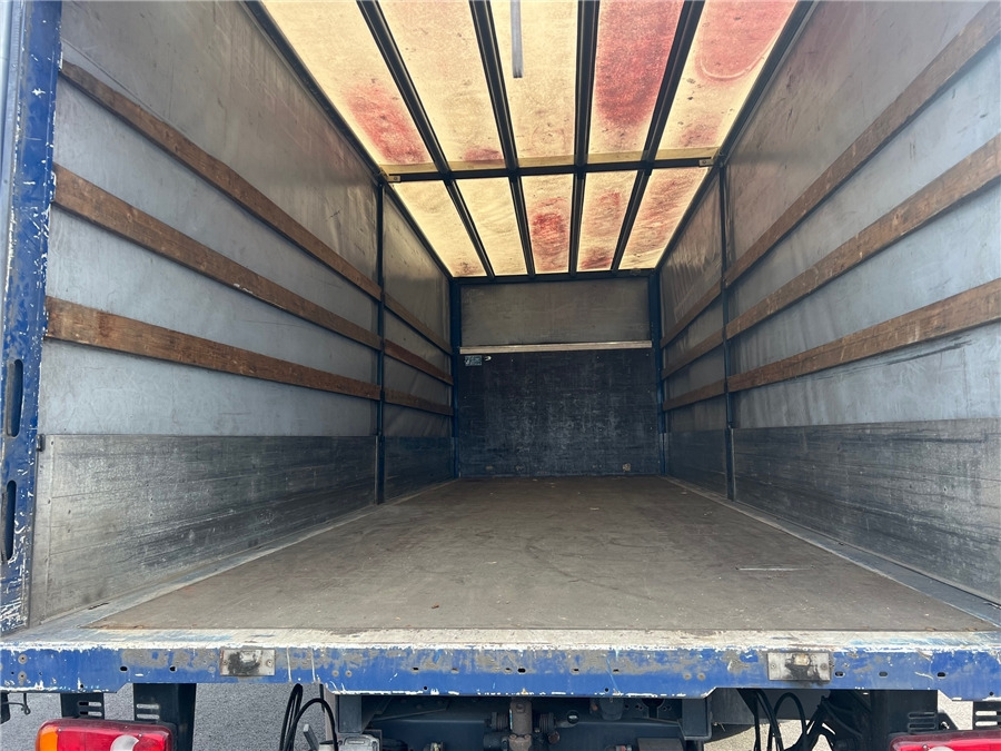 Curtainsider truck Volvo FL: picture 9