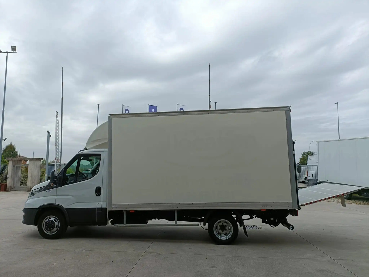 IVECO DAILY 35C16 - Box van: picture 2 IVECO DAILY 35C16 - Box van: picture 2