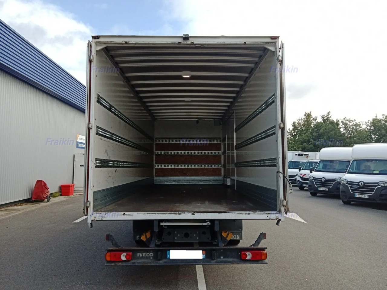 IVECO EUROCARGO 100E19P - Box truck: picture 4 IVECO EUROCARGO 100E19P - Box truck: picture 4