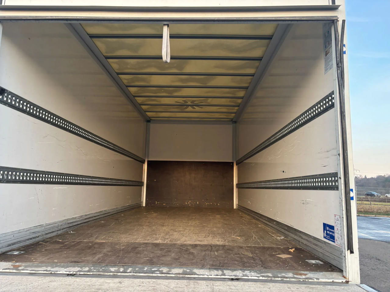 IVECO EUROCARGO 75E19P - Box truck: picture 2 IVECO EUROCARGO 75E19P - Box truck: picture 2