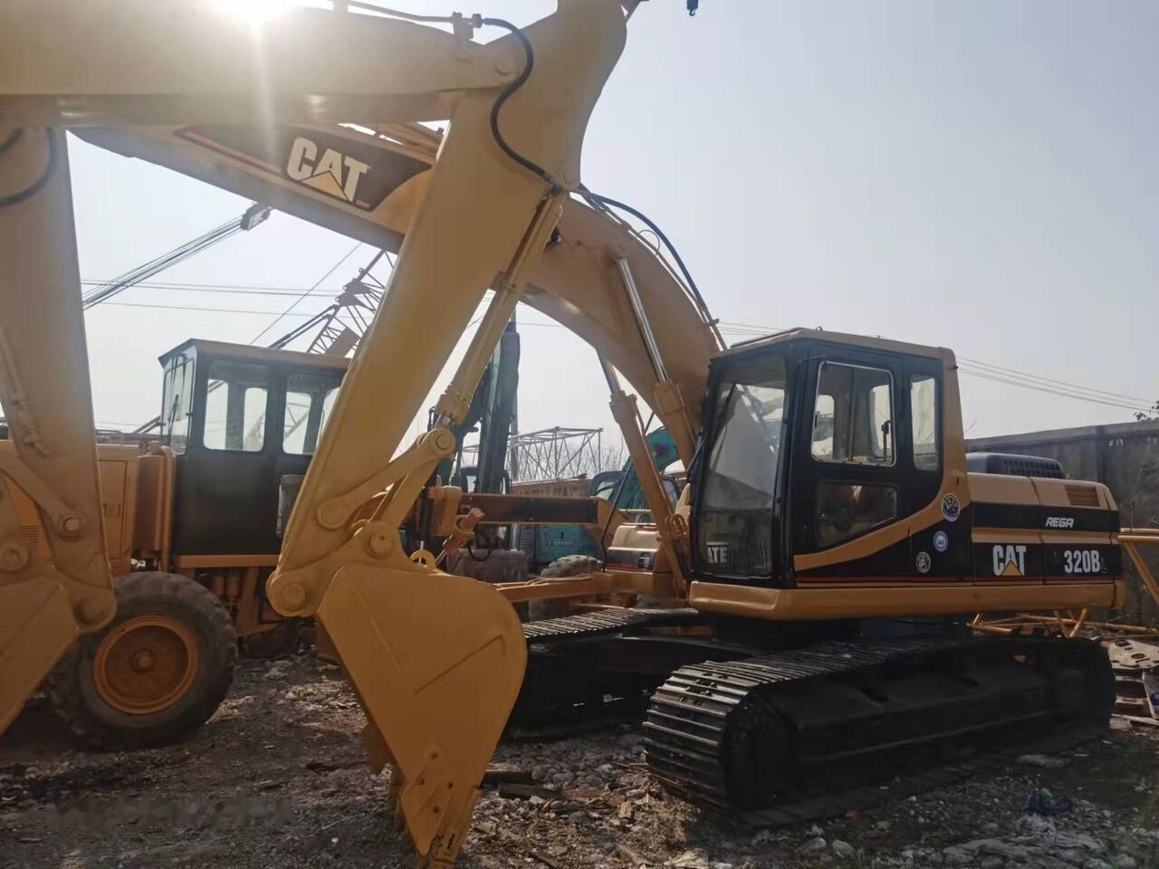 Crawler excavator Caterpillar 320B: picture 6