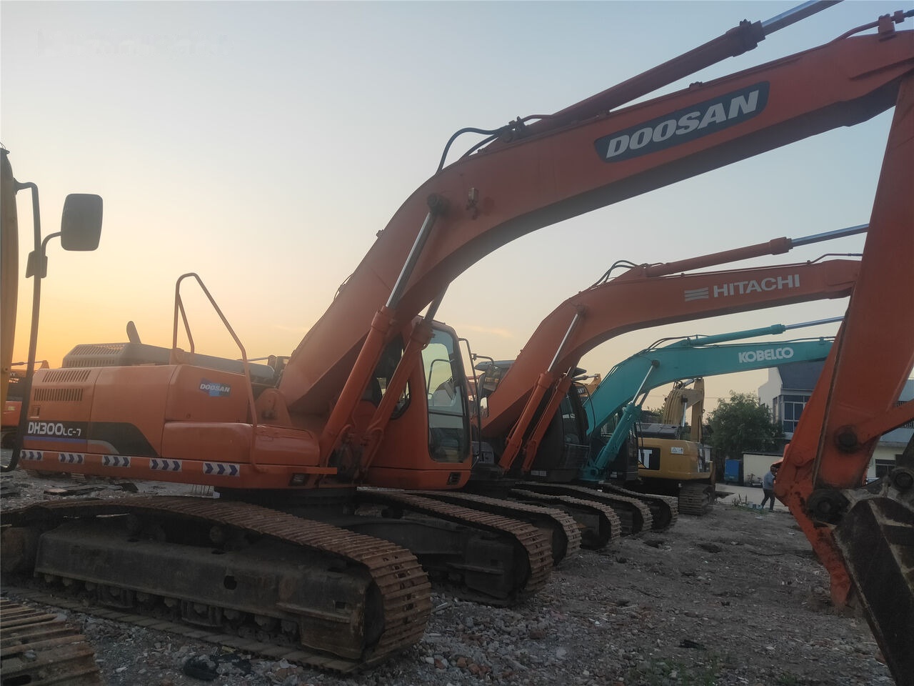 Crawler excavator Doosan DH300LC-7: picture 7