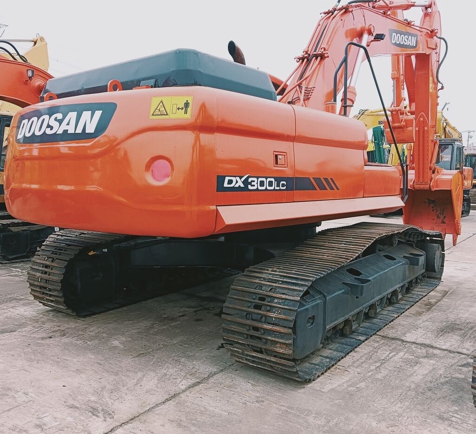 Crawler excavator Doosan DX300: picture 6
