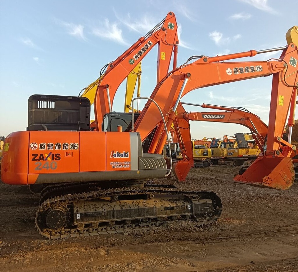 Hitachi ZX240 - Crawler excavator: picture 1 Hitachi ZX240 - Crawler excavator: picture 1