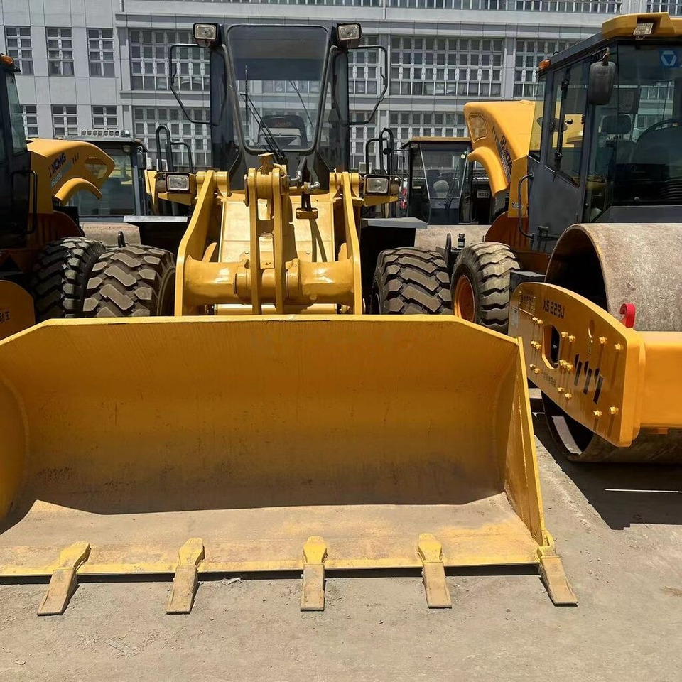 Komatsu WA320 - Wheel loader: picture 1 Komatsu WA320 - Wheel loader: picture 1