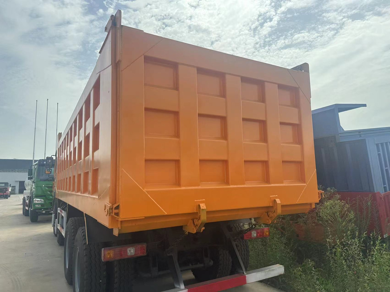 Shacman F3000 8x4 - Tipper: picture 4 Shacman F3000 8x4 - Tipper: picture 4