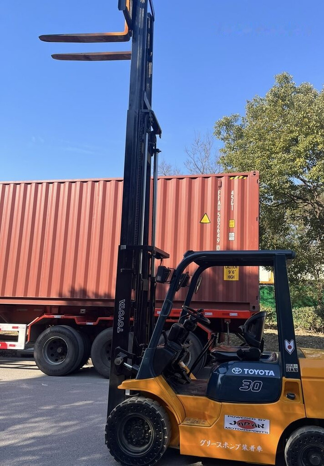 Toyota FD30 - Diesel forklift: picture 4 Toyota FD30 - Diesel forklift: picture 4
