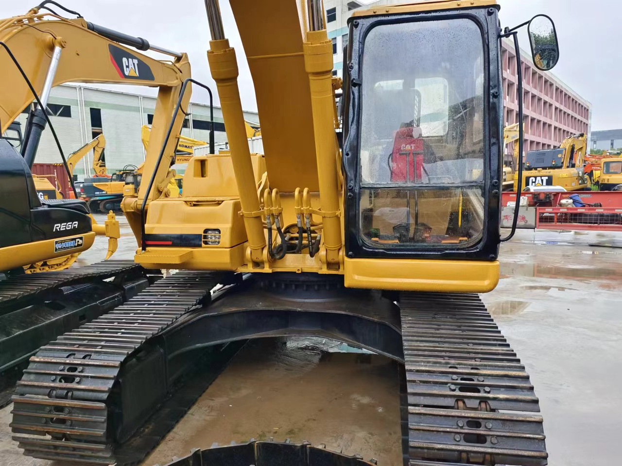 CATERPILLAR 320BL - Crawler excavator: picture 3 CATERPILLAR 320BL - Crawler excavator: picture 3