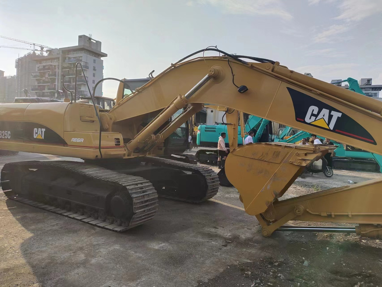 CATERPILLAR 325C - Crawler excavator: picture 3 CATERPILLAR 325C - Crawler excavator: picture 3