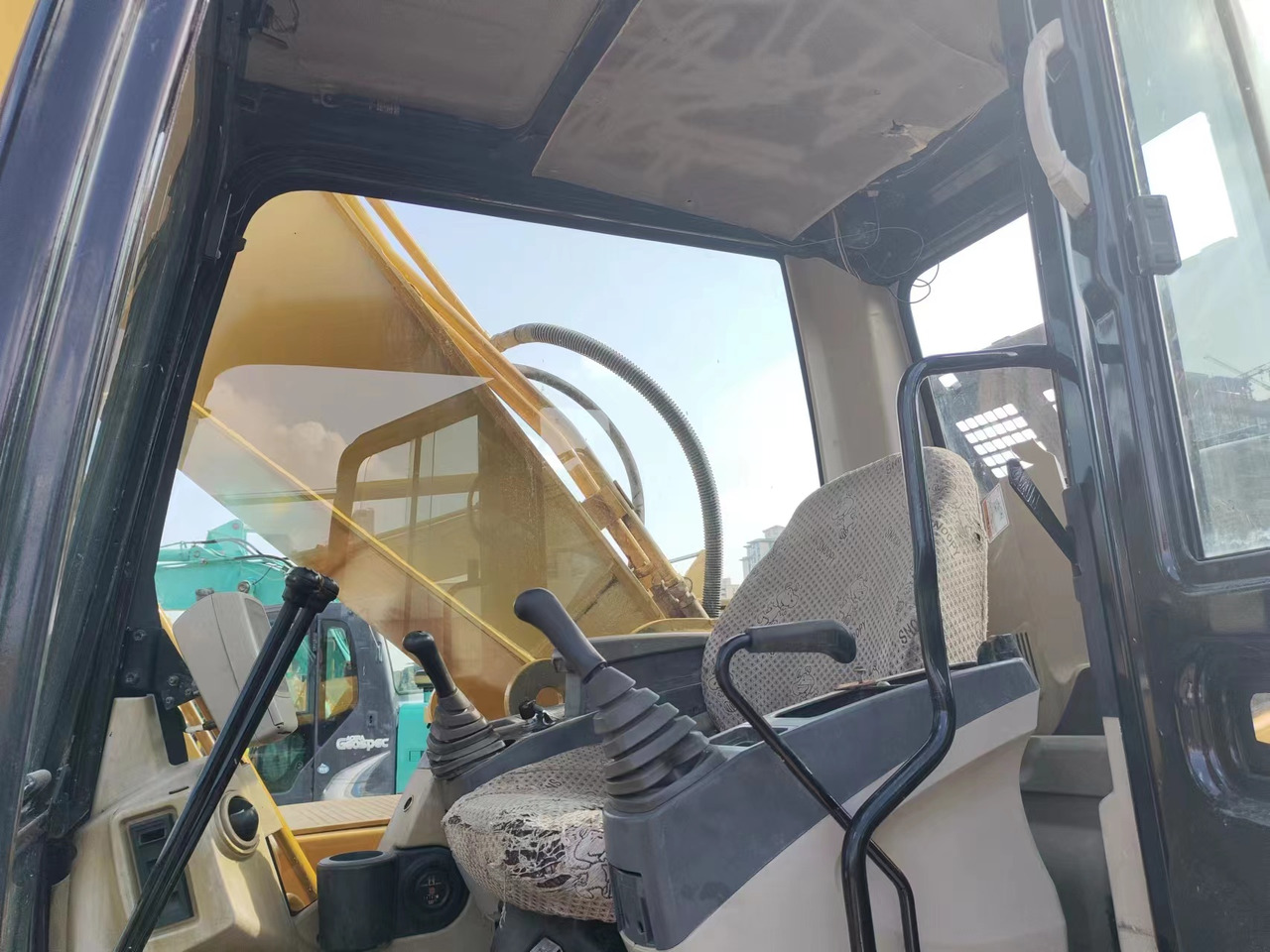 CATERPILLAR 325C - Crawler excavator: picture 5 CATERPILLAR 325C - Crawler excavator: picture 5