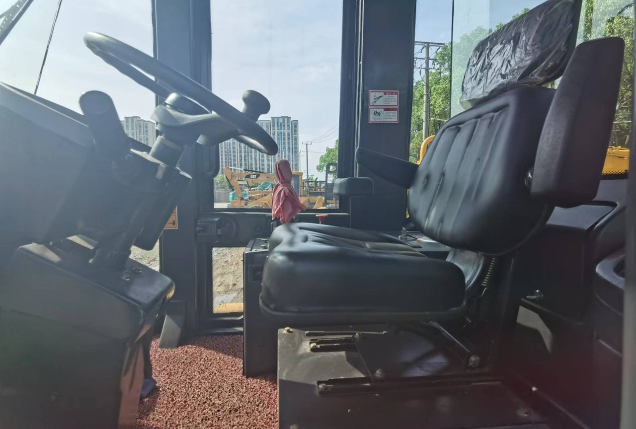 CATERPILLAR 966F - Wheel loader: picture 4 CATERPILLAR 966F - Wheel loader: picture 4