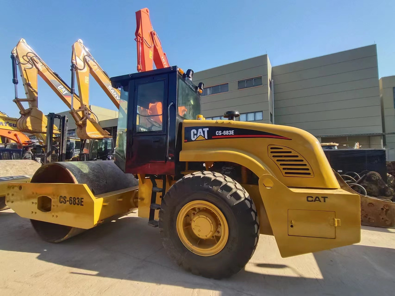 CATERPILLAR CS683E - Compactor: picture 1 CATERPILLAR CS683E - Compactor: picture 1