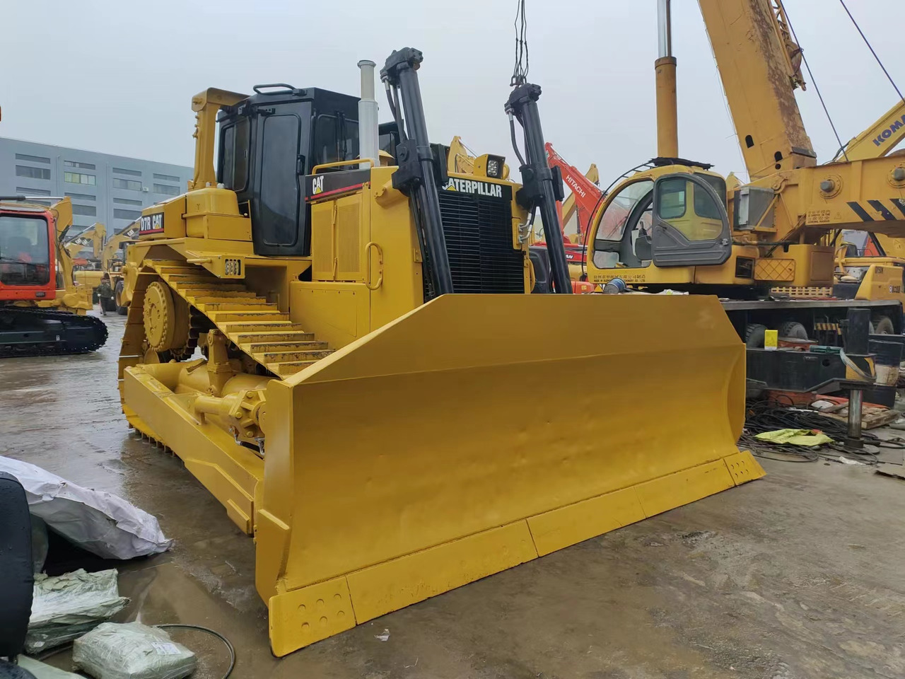 CATERPILLAR D7R - Bulldozer: picture 1 CATERPILLAR D7R - Bulldozer: picture 1
