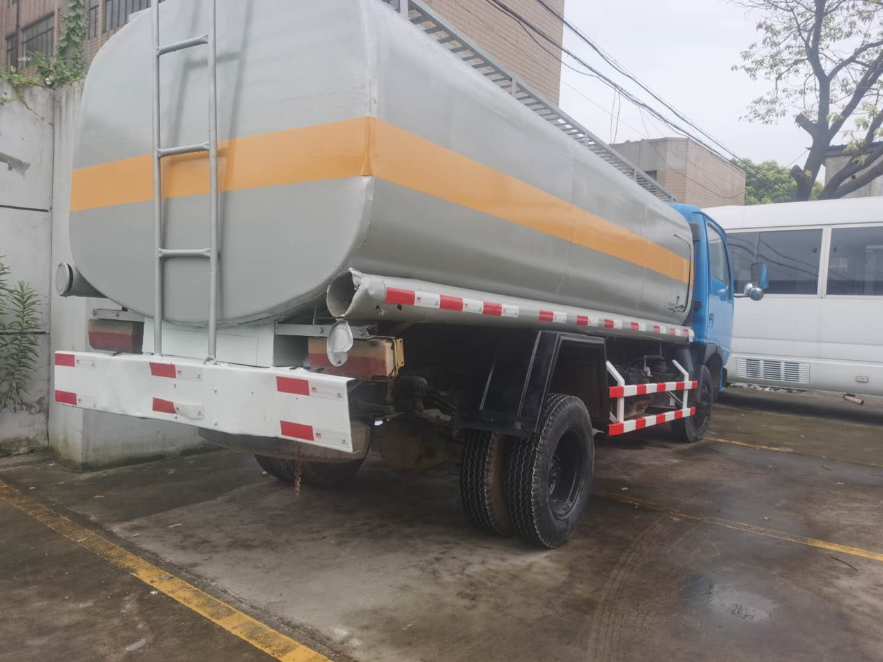 Tank truck DONGFENG 6ton: picture 6