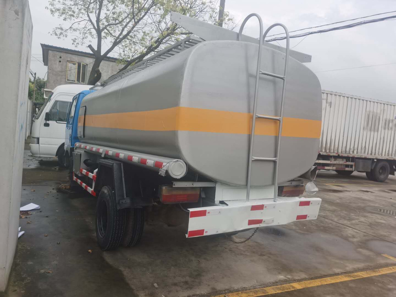 DONGFENG 6ton - Tank truck: picture 3 DONGFENG 6ton - Tank truck: picture 3