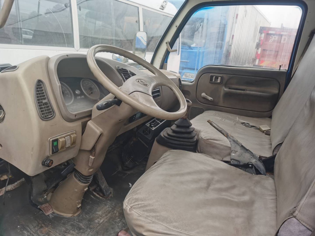 DONGFENG 6ton - Tank truck: picture 5 DONGFENG 6ton - Tank truck: picture 5