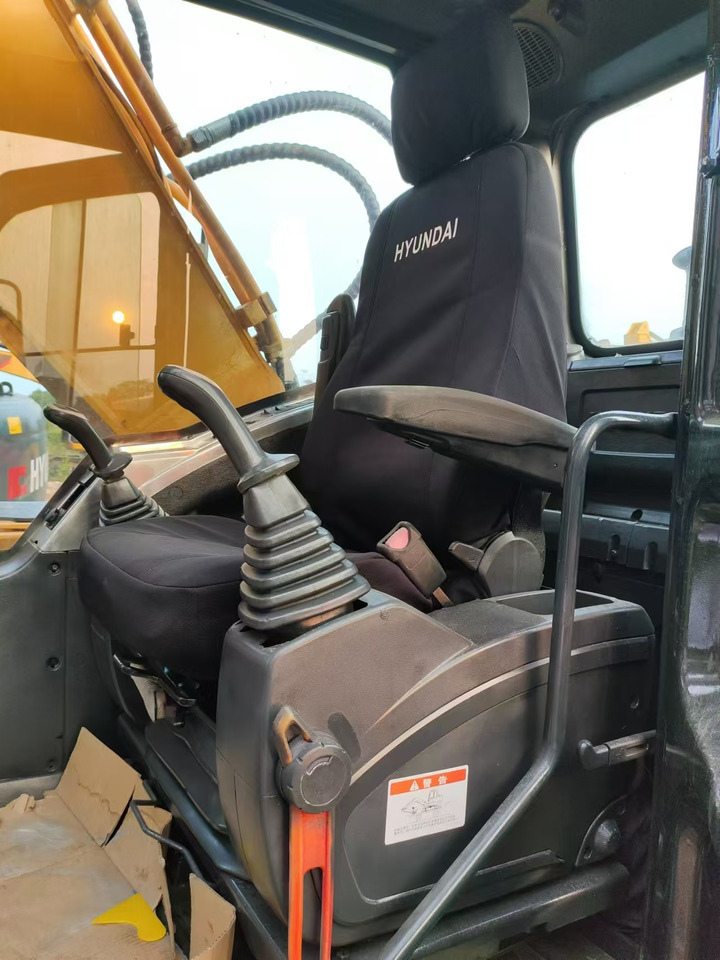 HYUNDAI R220LC-9S - Crawler excavator: picture 3 HYUNDAI R220LC-9S - Crawler excavator: picture 3