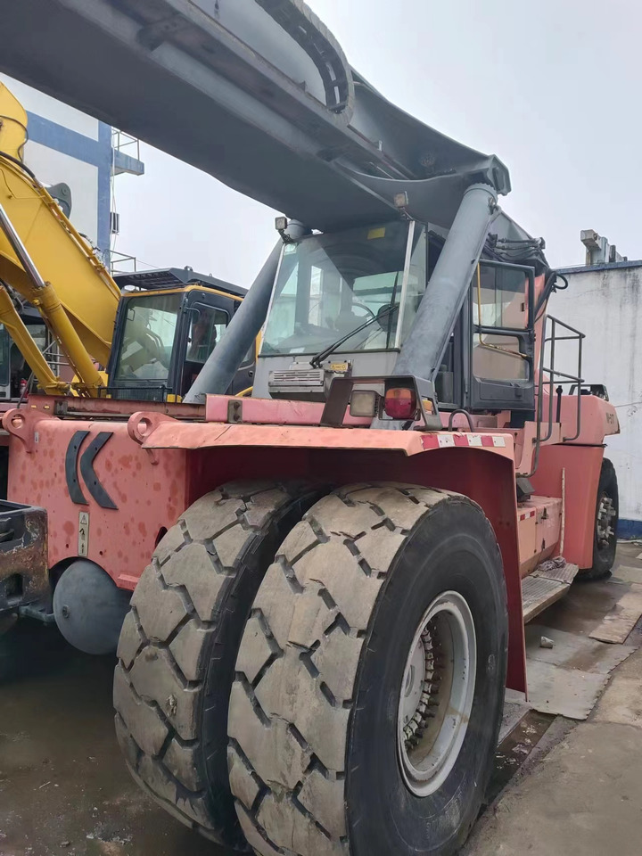 KARMAL DRF450 - Reach stacker: picture 3 KARMAL DRF450 - Reach stacker: picture 3