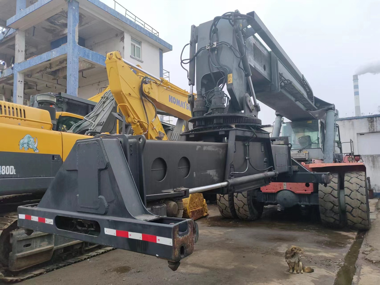 KARMAL DRF450 - Reach stacker: picture 2 KARMAL DRF450 - Reach stacker: picture 2