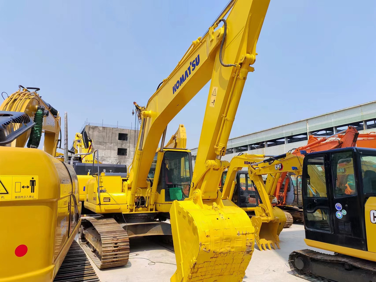 KOMATSU PC200-7 - Crawler excavator: picture 1 KOMATSU PC200-7 - Crawler excavator: picture 1