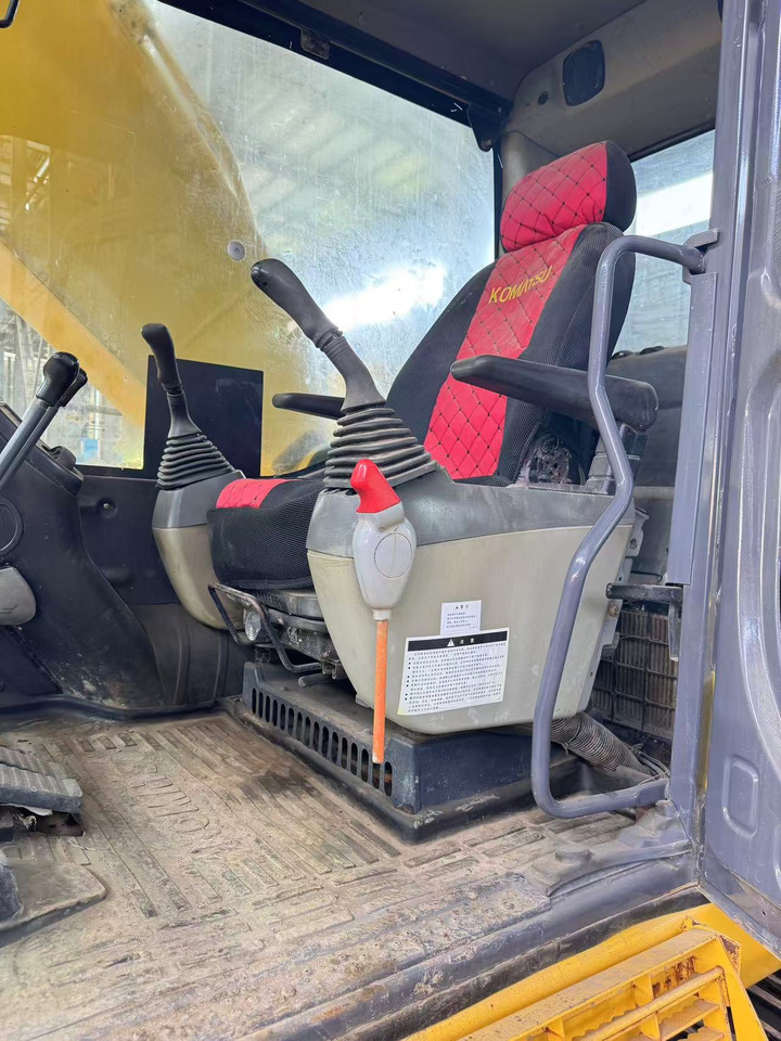 Crawler excavator KOMATSU PC200-8: picture 6