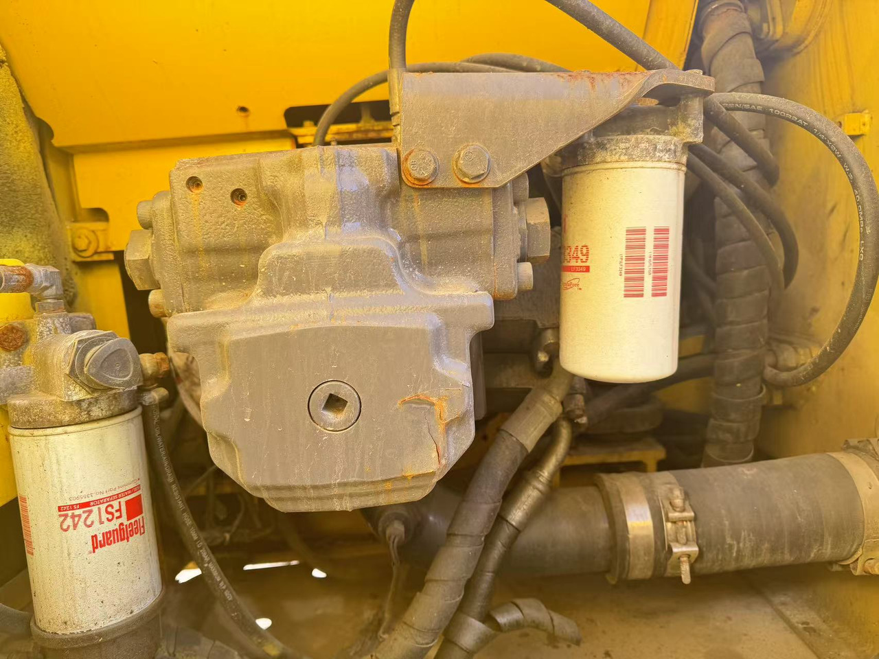 Crawler excavator KOMATSU PC200-8: picture 8