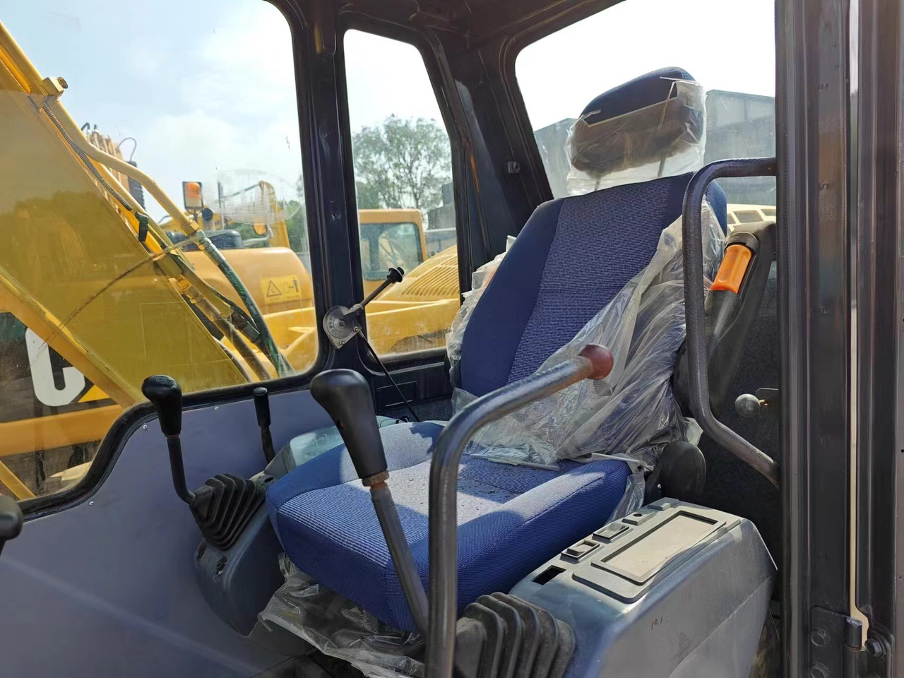 KOMATSU PC60-7 PC56 PC60 - Mini excavator: picture 2 KOMATSU PC60-7 PC56 PC60 - Mini excavator: picture 2