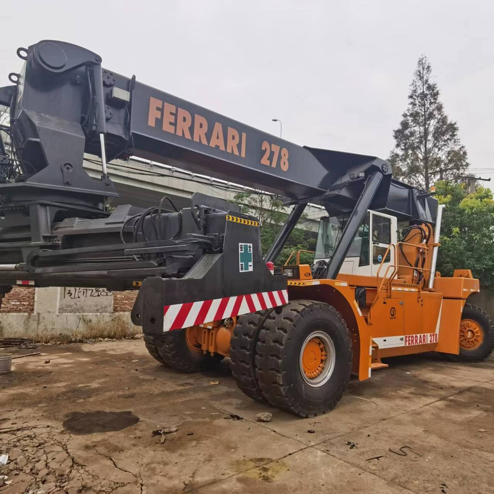 LIEBHERR 278 - Reach stacker: picture 1 LIEBHERR 278 - Reach stacker: picture 1