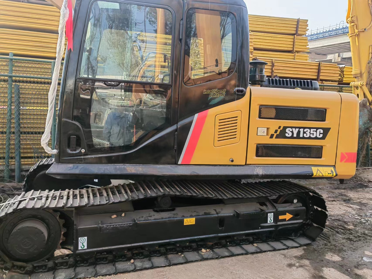 SANY SY135c - Crawler excavator: picture 2 SANY SY135c - Crawler excavator: picture 2