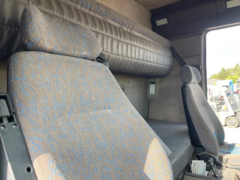 Box truck Renault Magnum AE 430 Transporter: picture 16