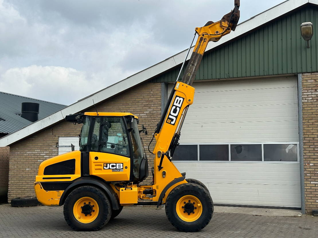 Telescopic wheel loader JCB TM220 SV A: picture 7
