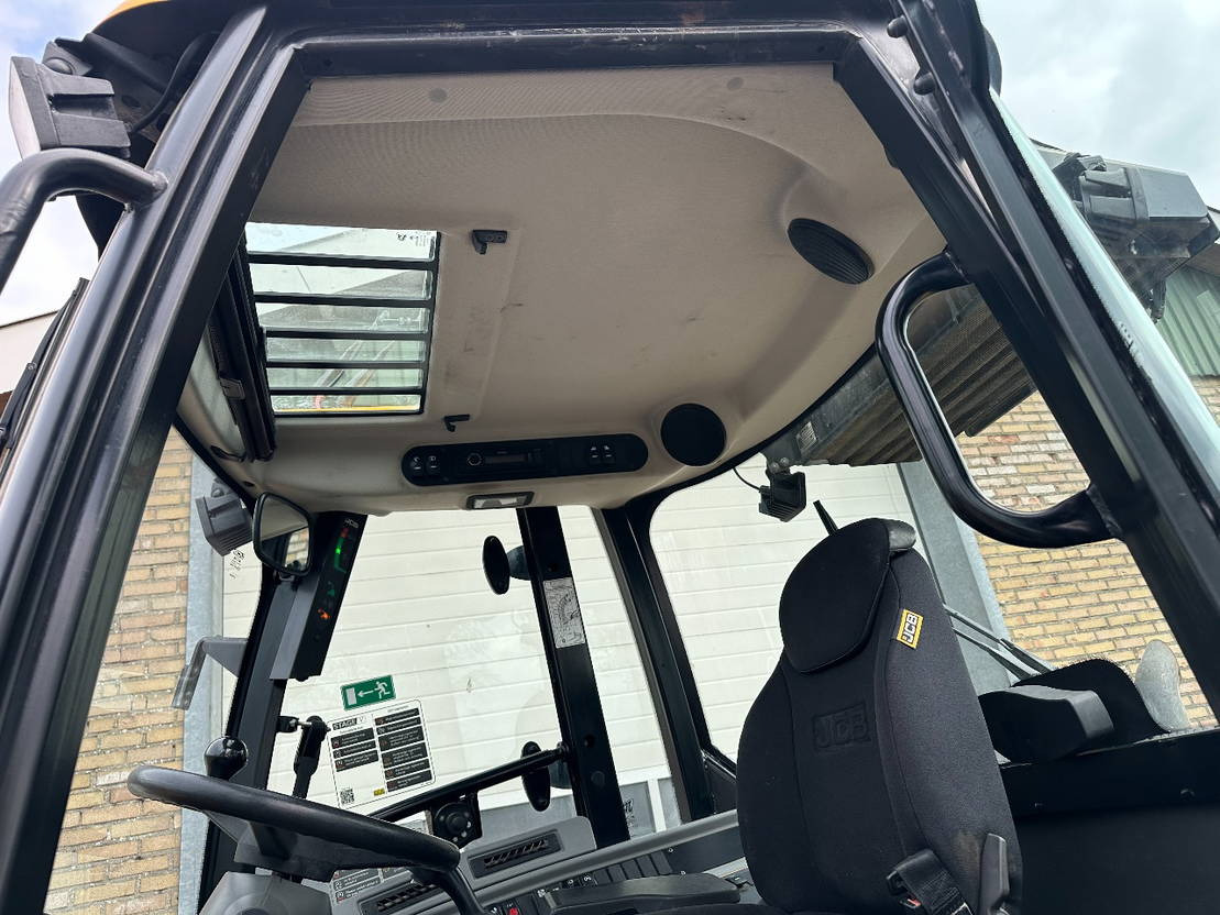 Telescopic wheel loader JCB TM220 SV A: picture 13
