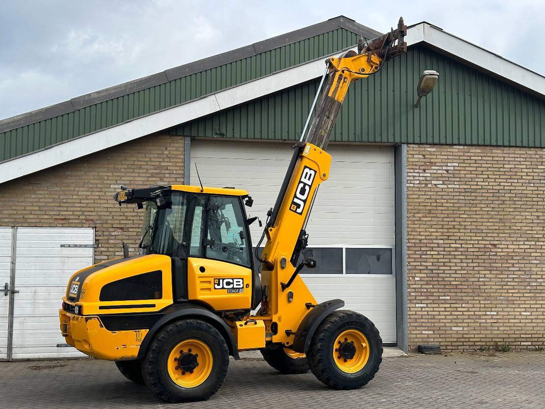 Telescopic wheel loader JCB TM220 SV A: picture 6
