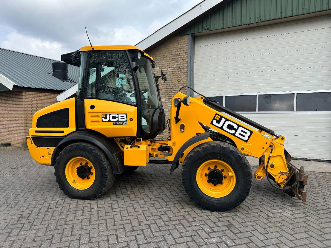 Telescopic wheel loader JCB TM220 SV A: picture 8