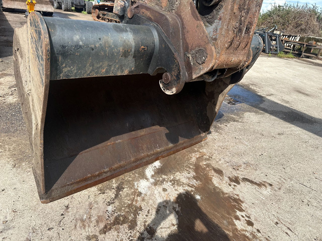 Crawler excavator Volvo EC200: picture 18