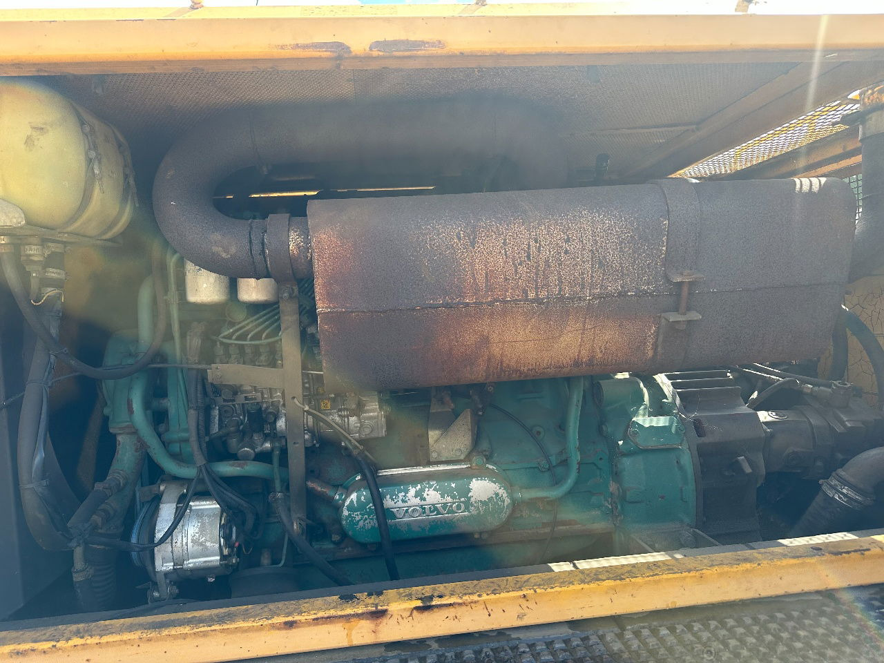 Crawler excavator Volvo EC200: picture 12