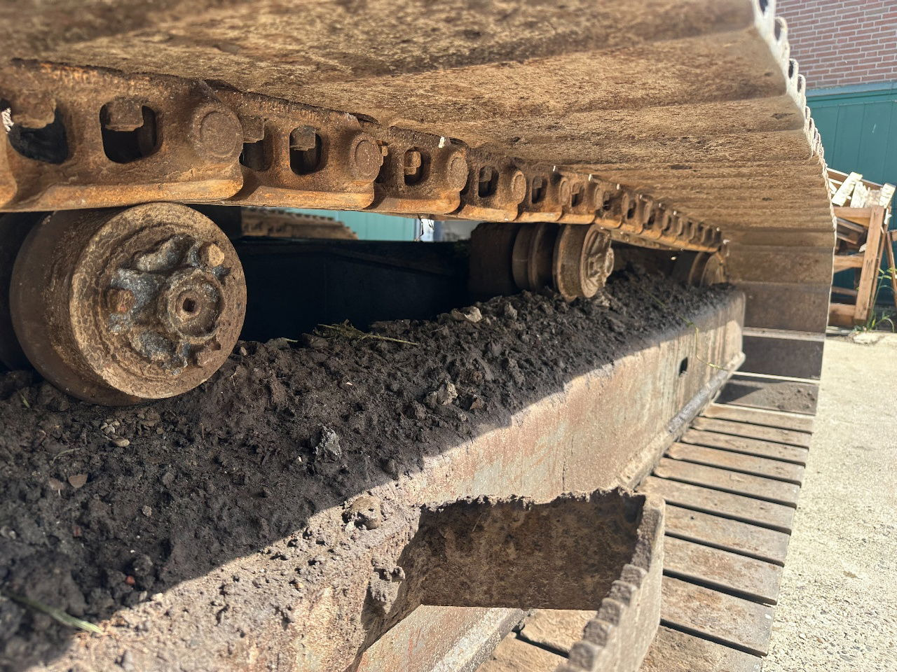 Crawler excavator Volvo EC200: picture 17