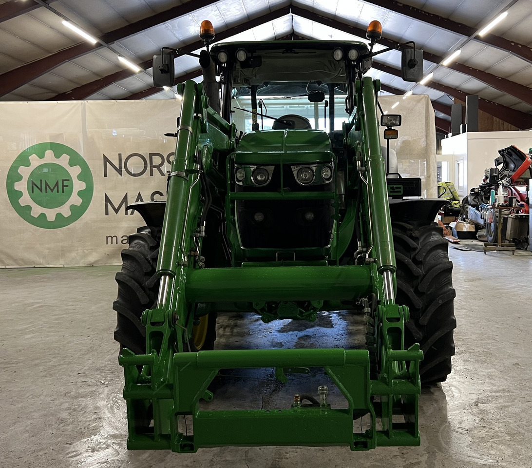John Deere 6110 MC - Farm tractor: picture 3 John Deere 6110 MC - Farm tractor: picture 3